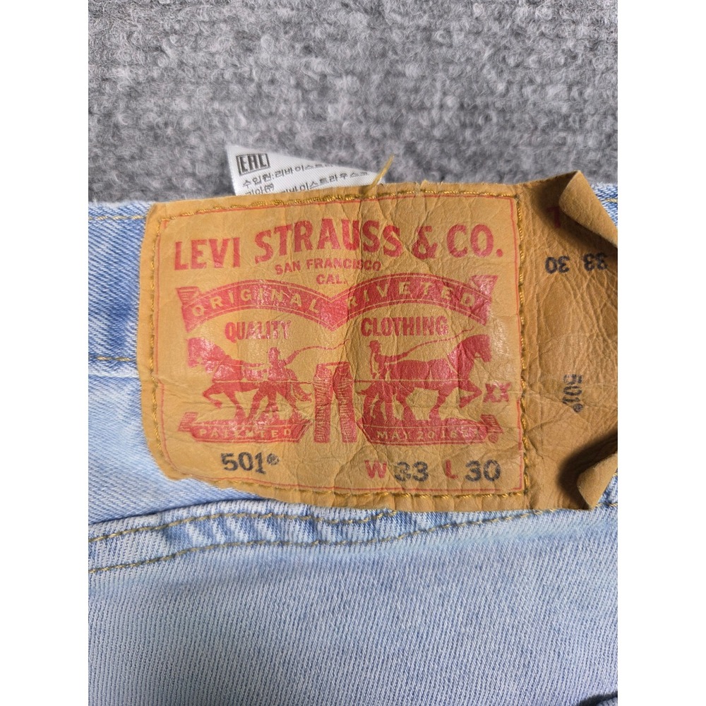 Levi's 501 Original Fit Jeans Mens 33x30 Light Wash Blue Button Fly Denim 78/4 - Picture 3 of 12
